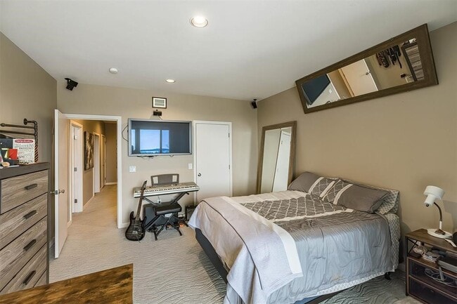 Building Photo - 1036 Lookout Dr