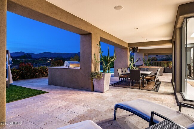 Building Photo - 9894 E Miramonte Dr