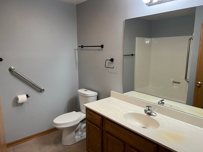 Building Photo - 450 Skare Rd