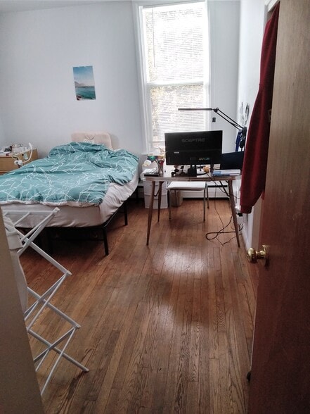 BR 2 - 927 E State St