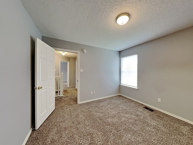 Building Photo - Spacious 3/2.5 Tudor Style Home!