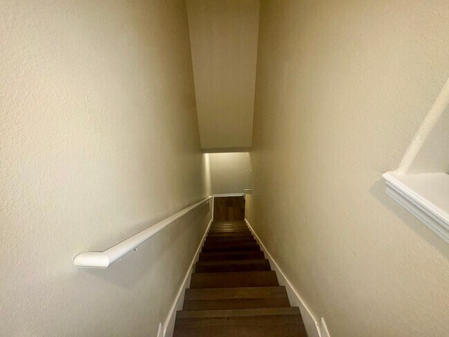 Building Photo - 3 Bedroom 2.5 Bath Treviso Townhome minute...