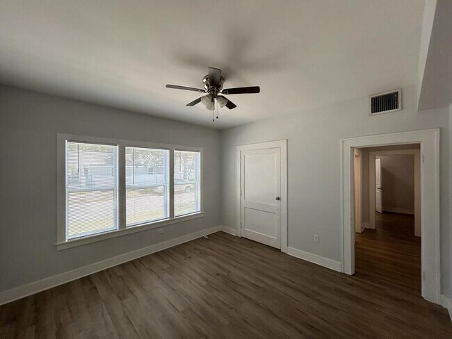 Building Photo - 2861 2nd Ave S