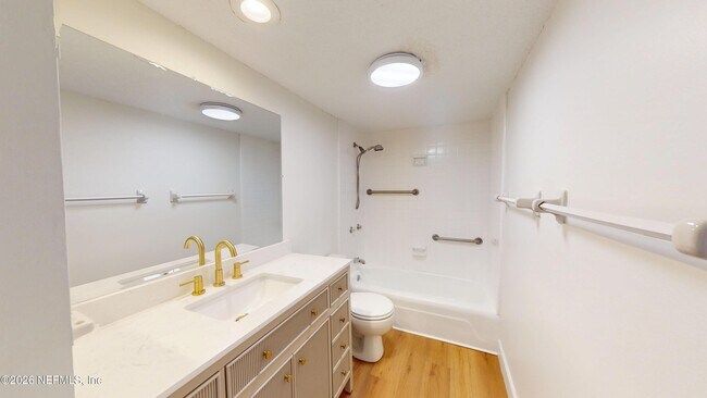 Building Photo - 222 7th St