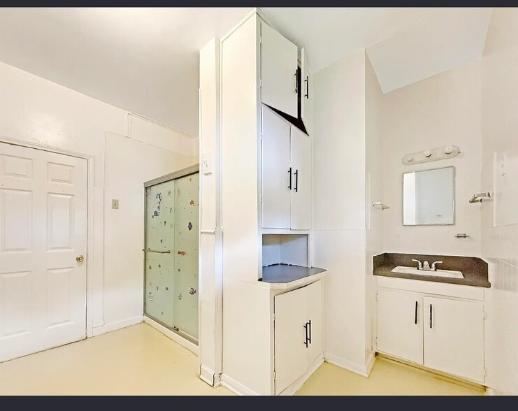 Bathroom - 1500 Avenue C