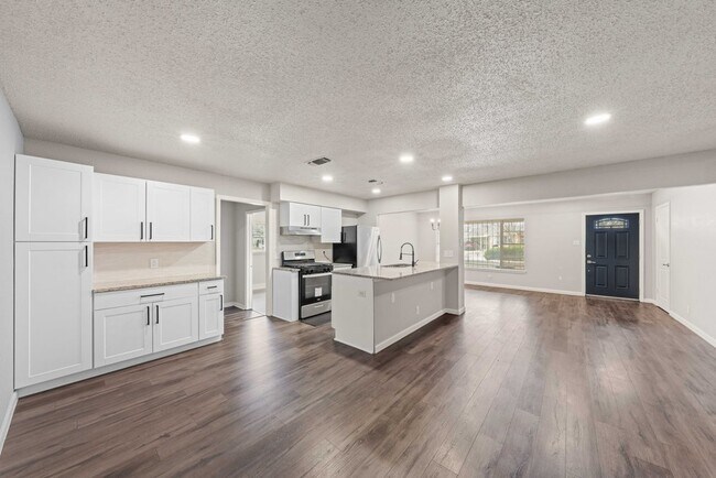 Building Photo - 4402 Seabreeze Dr