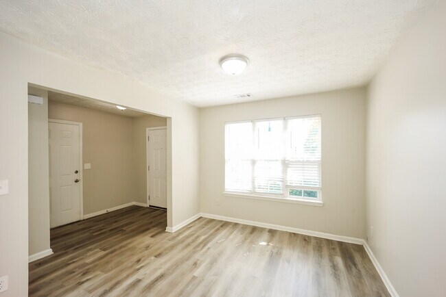 Building Photo - 9422 Lakeview Rd