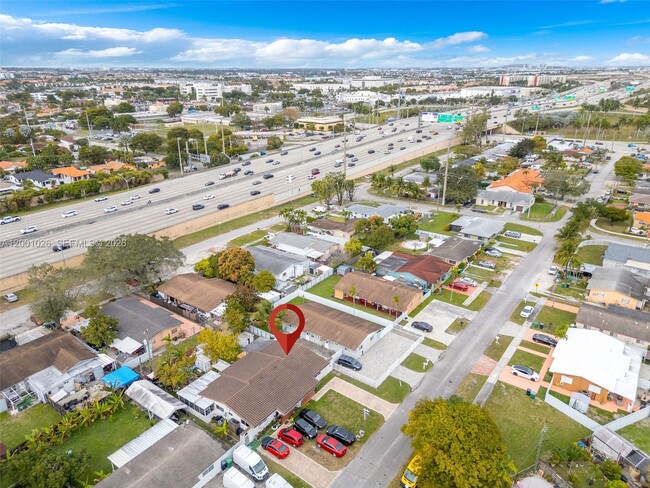 Building Photo - 310 SW 76th Ct