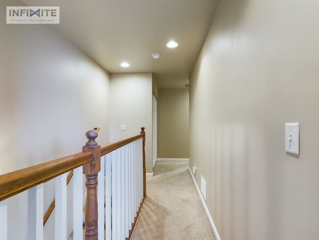 Building Photo - End Unit 3 Bedroom Condo in Bozeman
