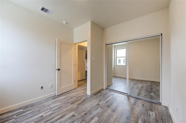 Building Photo - 13103 Honey Suckle Ridge Ln