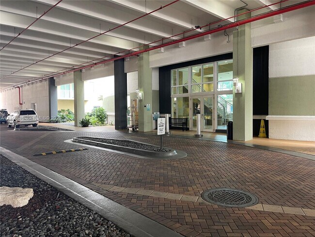 Building Photo - 1745 E Hallandale Beach Blvd