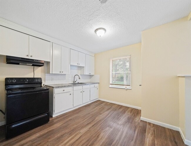 Building Photo - 2509 Lancaster Ln