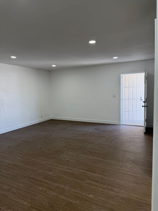 Building Photo - Garden Grove Home
