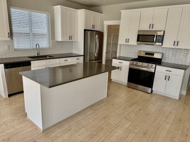 Building Photo - 7646 S Waverly Hls Ln