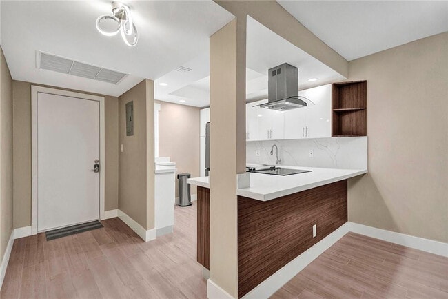 Building Photo - 3051 S Palm Aire Dr