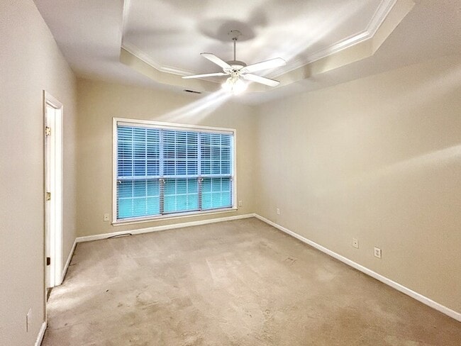 Building Photo - 125 Oxmoor Dr