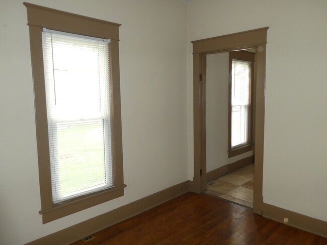 Building Photo - 2 Bedroom House Downtown