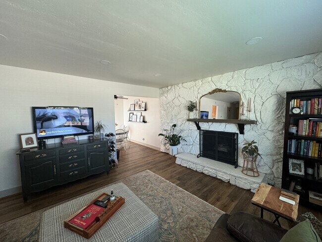 Upstairs living room and dining area - 8717 S Royal Crest Dr