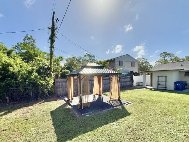 Building Photo - 7073 Brentford Rd