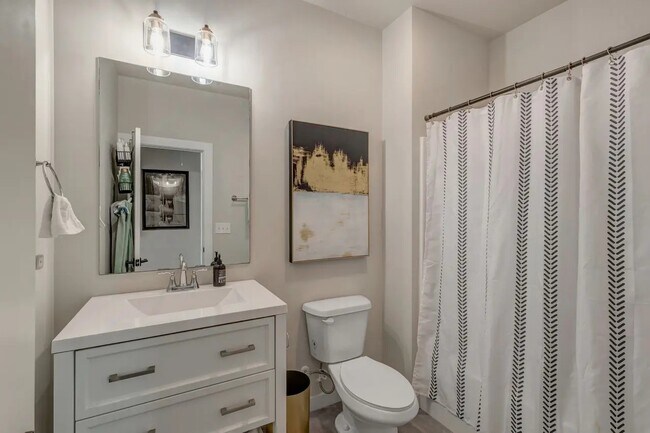 Building Photo - 3639 Hydes Ferry Rd