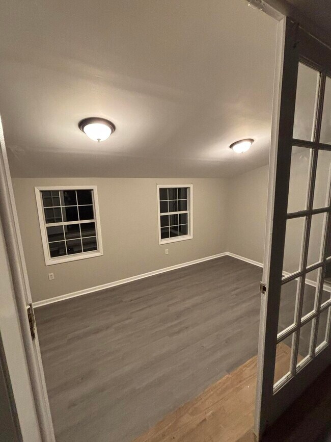 Building Photo - 2458 Leslie Cir