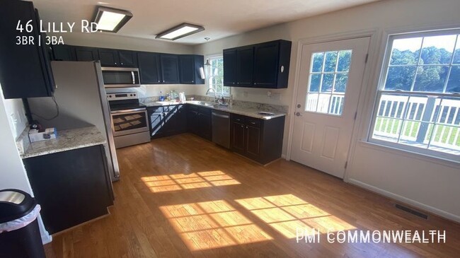 Building Photo - 3 Bed / 3 Bath Single Family (Available 8/...