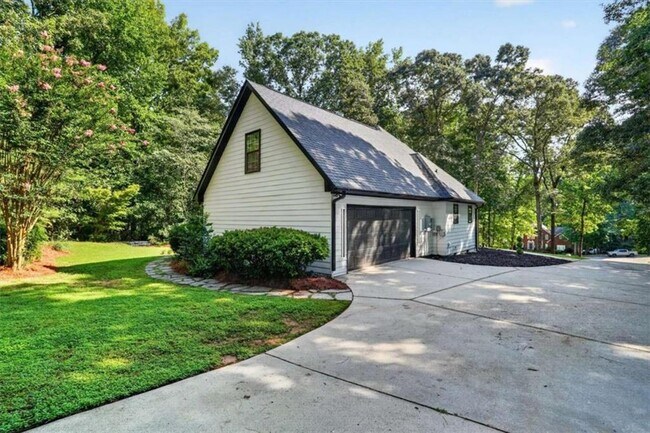 Building Photo - 141 Amicalola Way