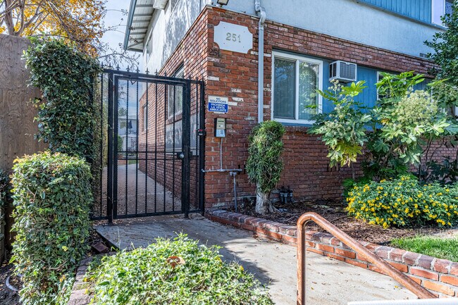 Entrance - Green Leaf Apartments