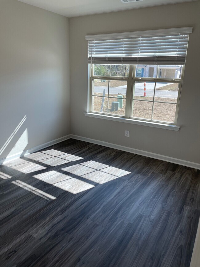 Building Photo - 13301 Isabella Blvd