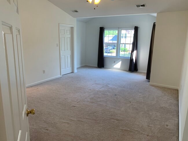 Building Photo - 18 Crimson Way