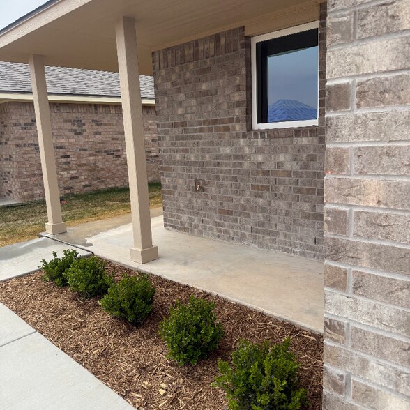 Building Photo - 10408 Admire St