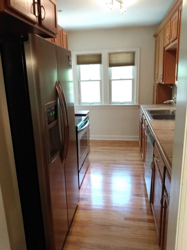 Building Photo - SUPER CUTE 3 BED/2 BATH BUNGALOW IN OLD TOWN LONGMONT