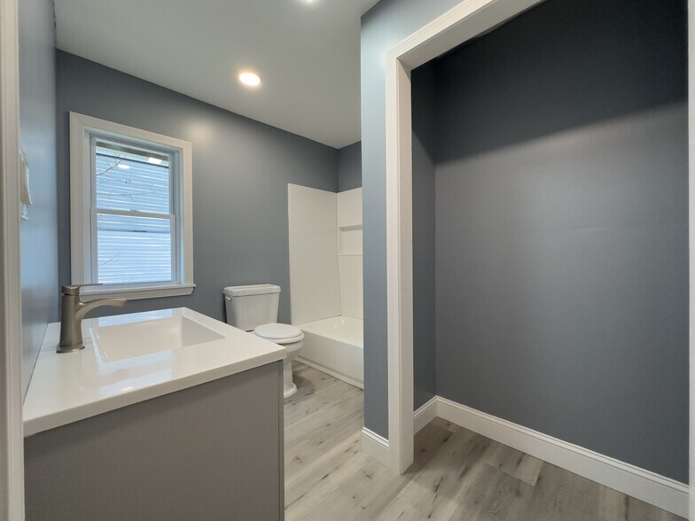 Bathroom - 1437 Park Ave