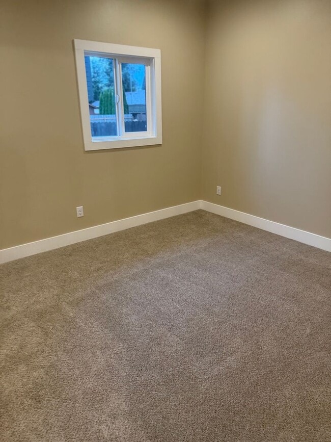 Building Photo - Newly Remolded 4-bedroom 3 bath Home in Downtown Woodland WA