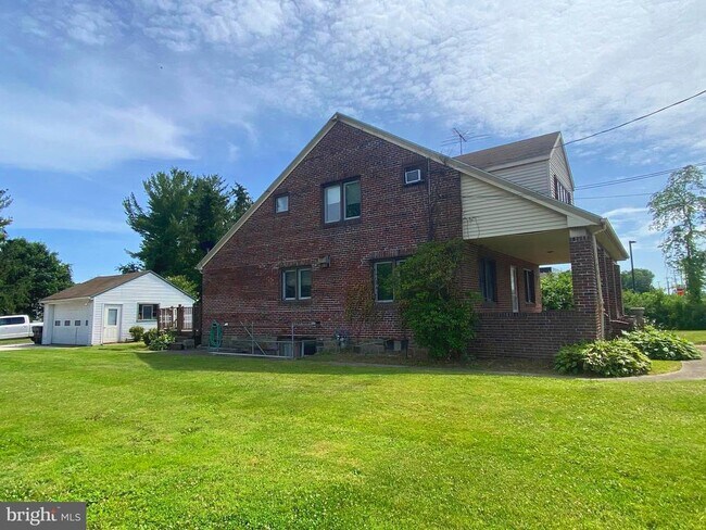 Building Photo - 812 E Baltimore Pike