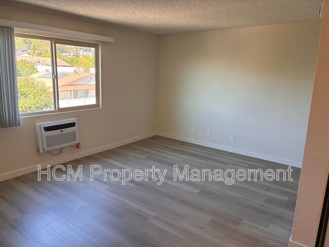 Building Photo - 10231 Pinewood Ave