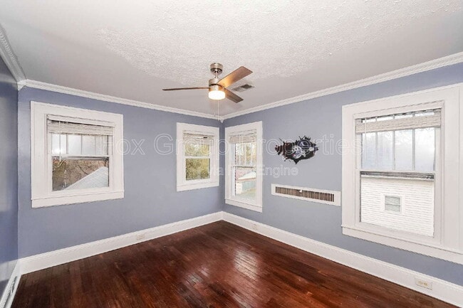 Building Photo - 332 W McLelland Ave