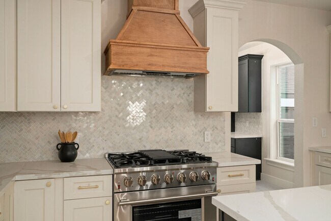 Building Photo - 918 Front St