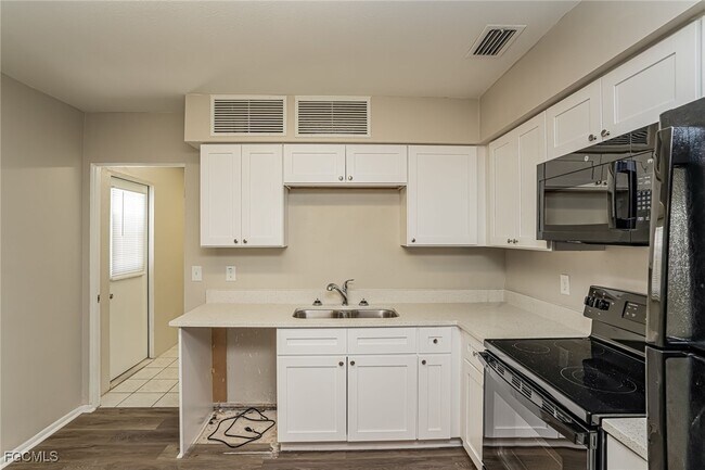 Building Photo - 604 Shamrock Blvd