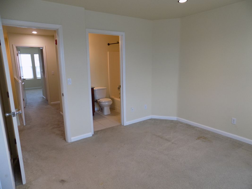 Building Photo - 5114 Wall, 6