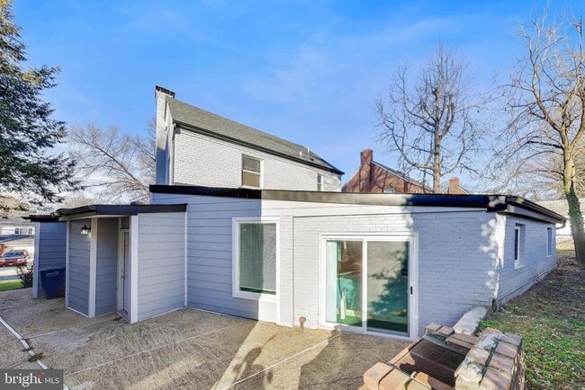 Building Photo - 3405 Carpenter St SE