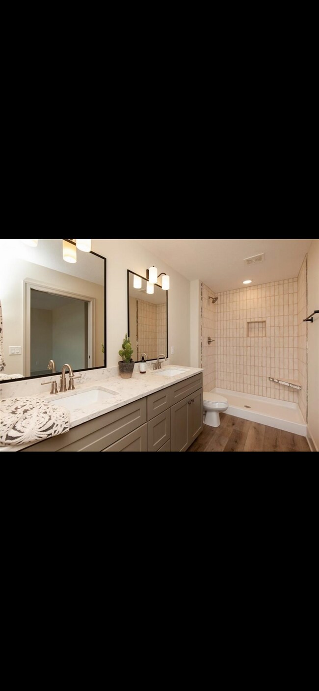 Building Photo - 6460 Galleria Dr