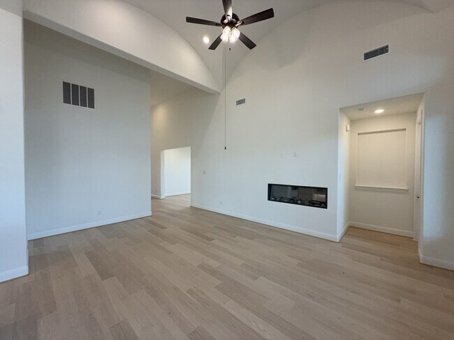 Building Photo - 2463 Bussey Dr