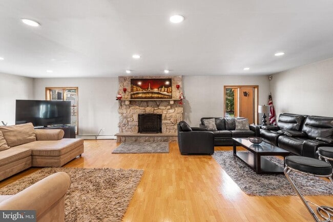 Building Photo - 509 Long Ln