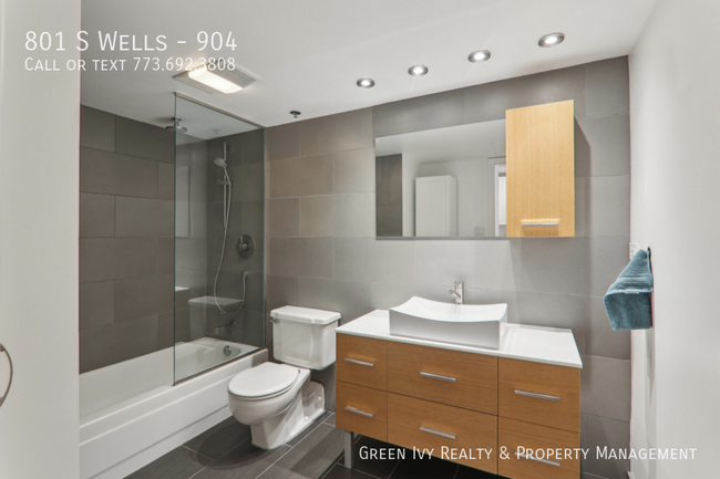 Building Photo - 801 S Wells-904