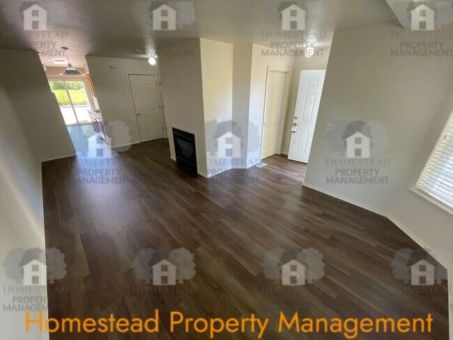 Building Photo - 599