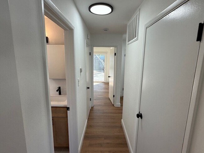 Building Photo - Fully Renovated 3-Bedroom Single Family Home in Rodeo