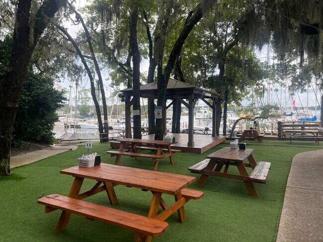 Building Photo - 300 Yacht Club Dr