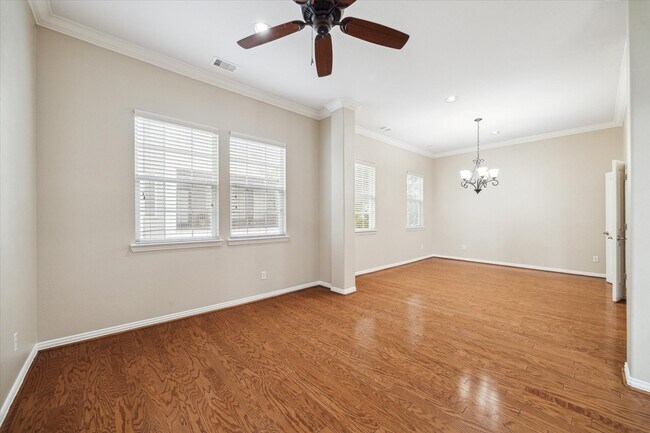 Building Photo - 5629 Dolores St