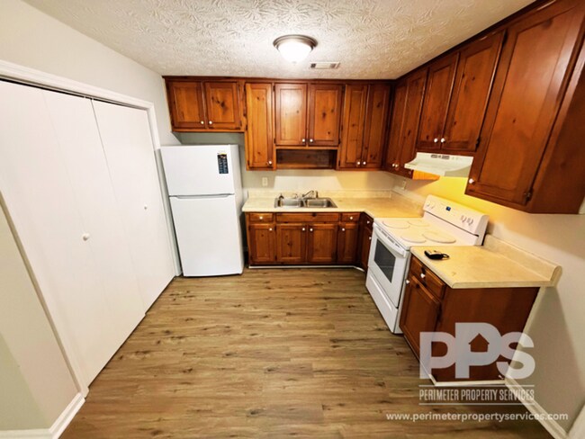 Building Photo - 7128 Greenway Cove SW